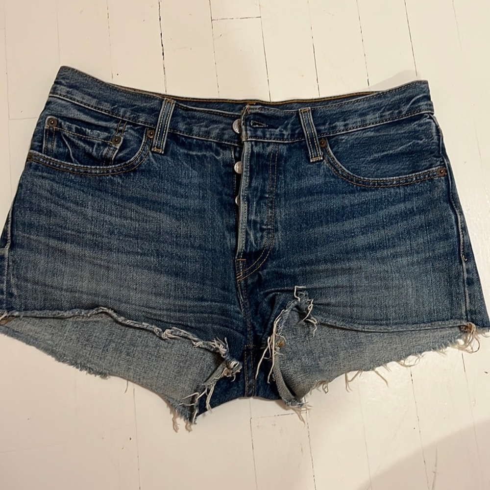Levi’s 501 low rise cutoffs size 28